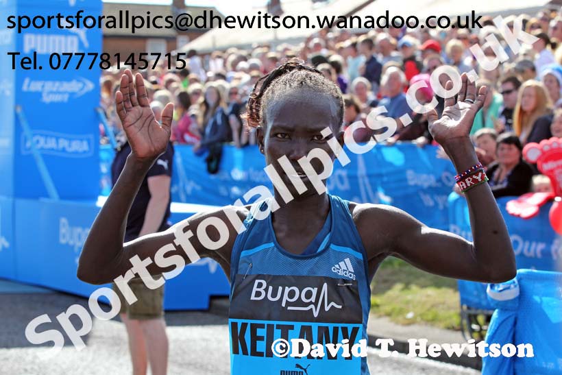Mary Keitany wins the womens 2014 BUPA Great North Run. Photo: David T. Hewitson/Sports for All Pics